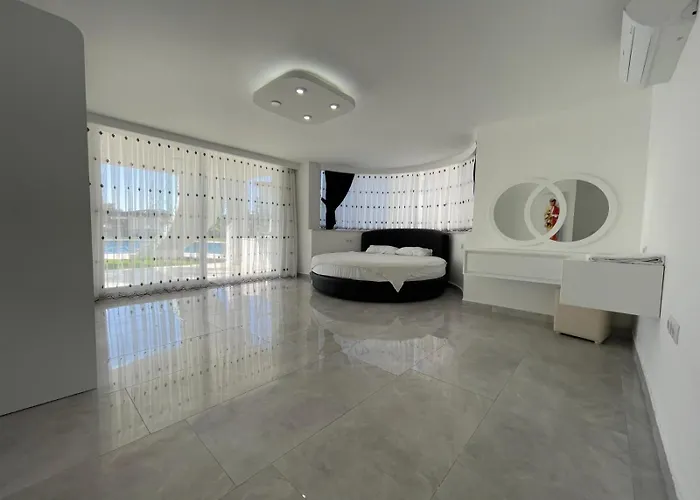 Yalcin Poolfloor *