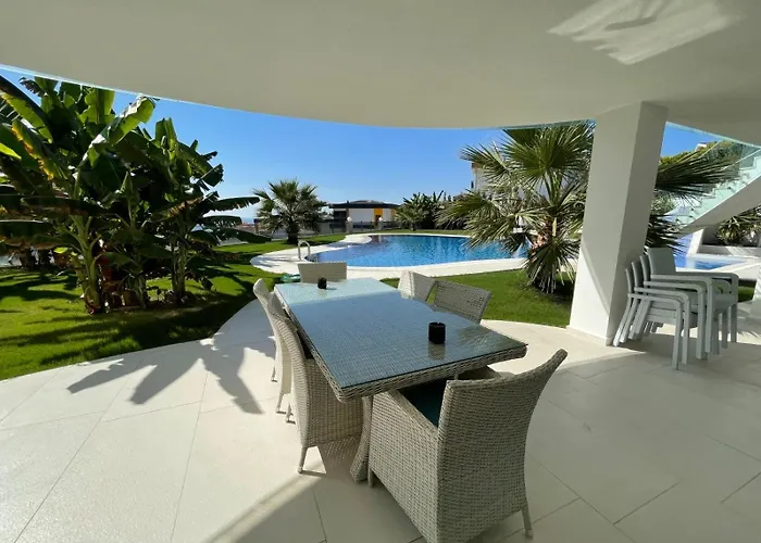 Yalcin Poolfloor Вилла *