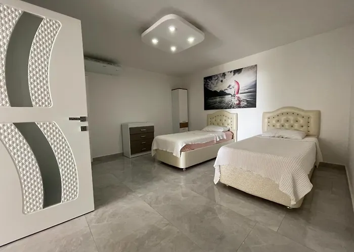 Yalcin Poolfloor Villa