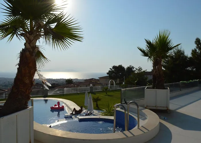 Yalcin Poolfloor Villa *