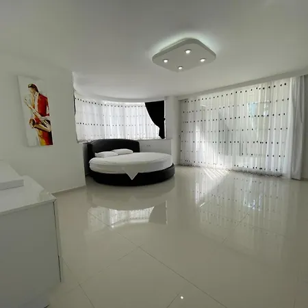 Villa Yalcin Poolfloor Kusadasi