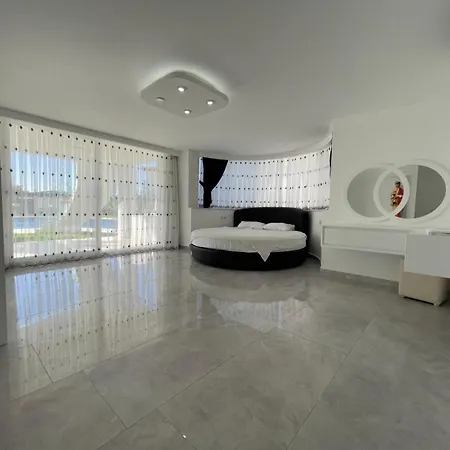 Yalcin Poolfloor *